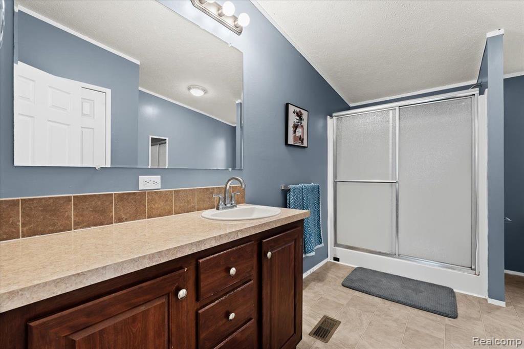 11198 SHADY GROVE, South Lyon, MI 48178 — Photo 17