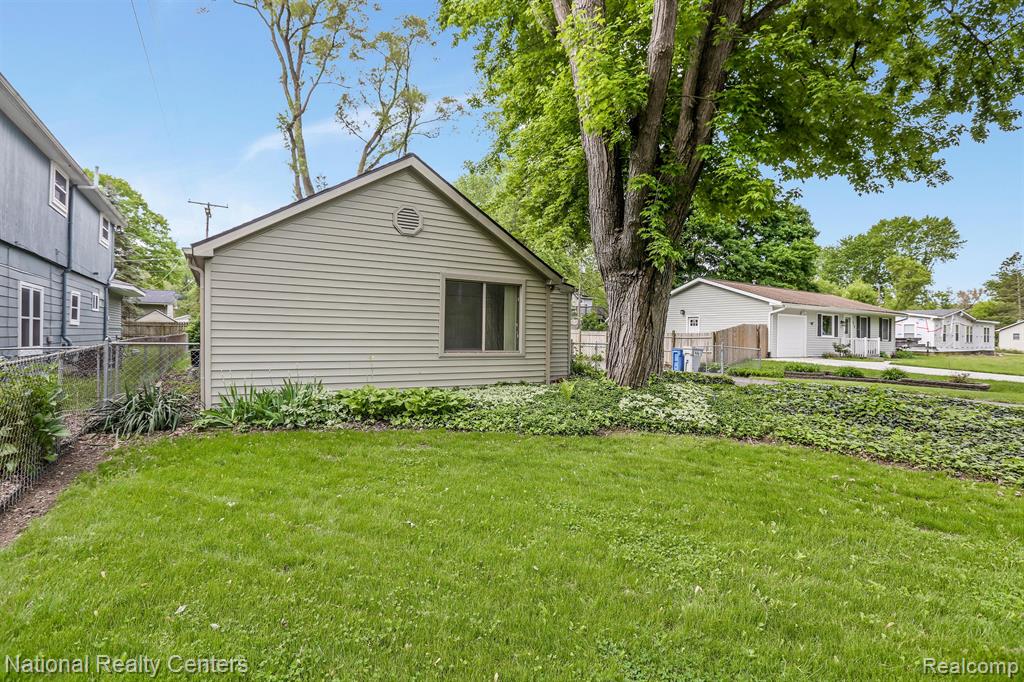 330 BEACHWAY Street, Whitmore Lake, MI 48189 — Photo 28