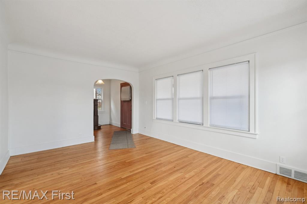 7726 Coolidge, Center Line, MI 48015 — Photo 4