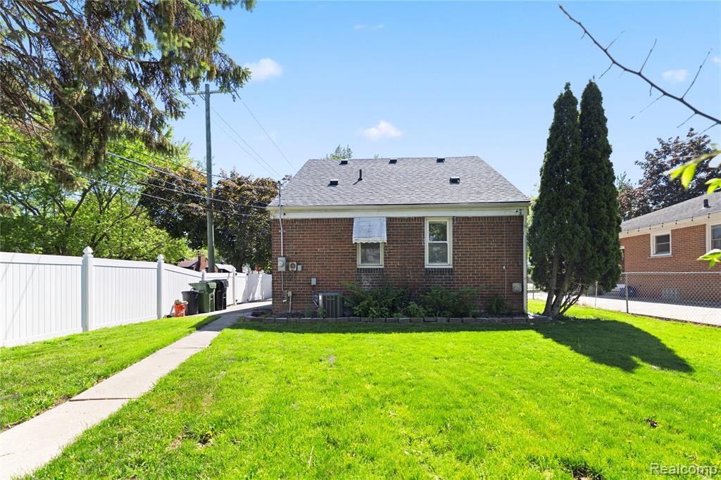 7604 Robinson Avenue, Allen Park, MI 48101 — Photo 4