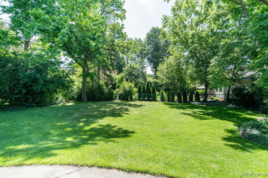 28090 Sunset Boulevard W, Lathrup Village, MI 48076 — Photo 35