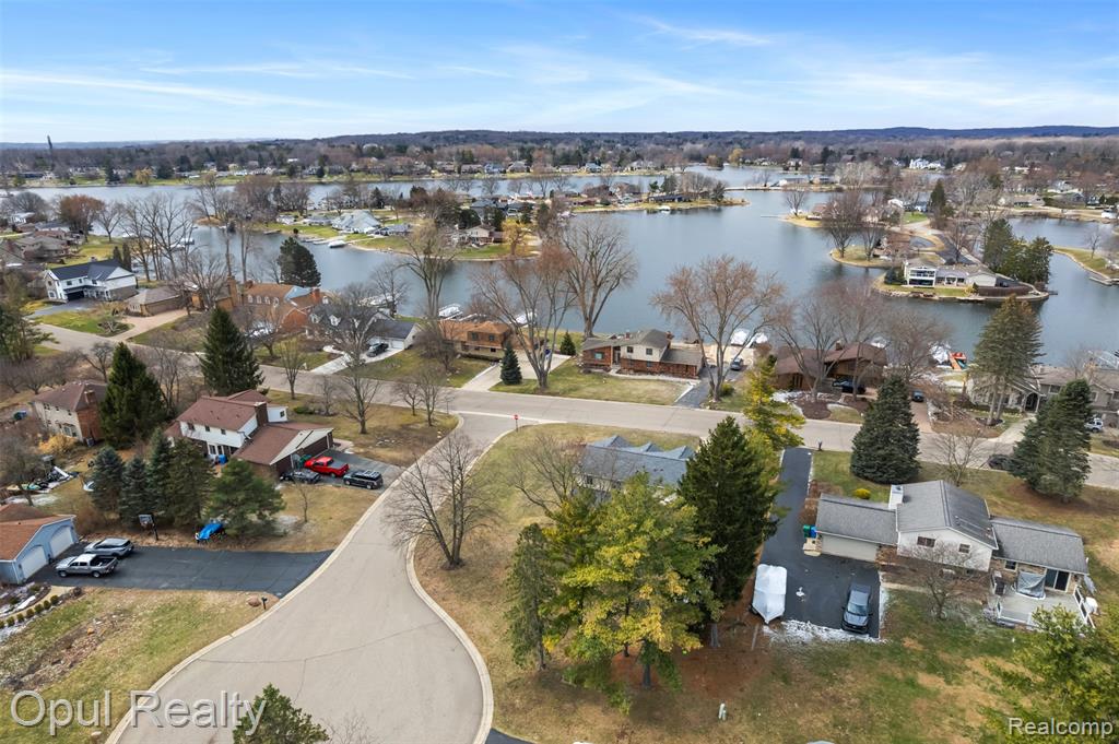 4748 Ravinewood Drive, Commerce Twp, MI 48382 — Photo 41