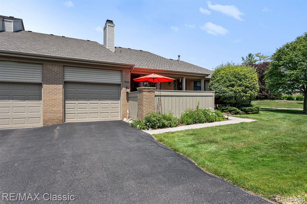 38360 Chessington, Farmington Hills, MI 48331 — Photo 37