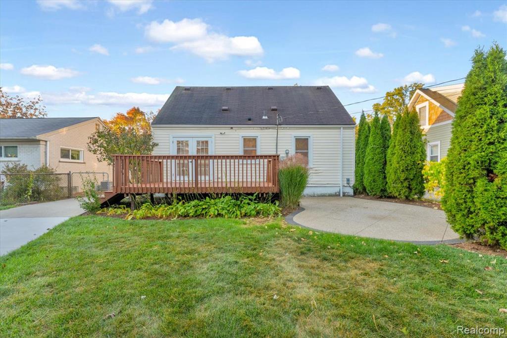 912 Woodsboro Drive, Royal Oak, MI 48067 — Photo 33