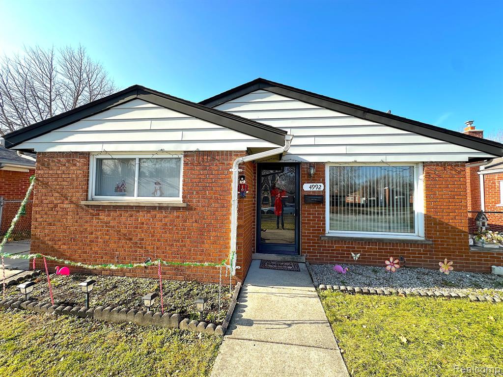 4992 MCKINLEY Street, Dearborn Heights, MI 48125 — Photo 4