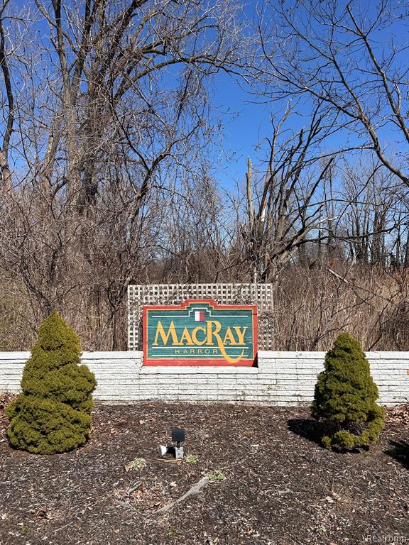 43 EVERGREEN Drive, Harrison Township, MI — Photo 16