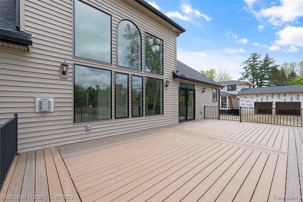 5245 BUELL Drive, Commerce Twp, MI 48382 — Photo 38