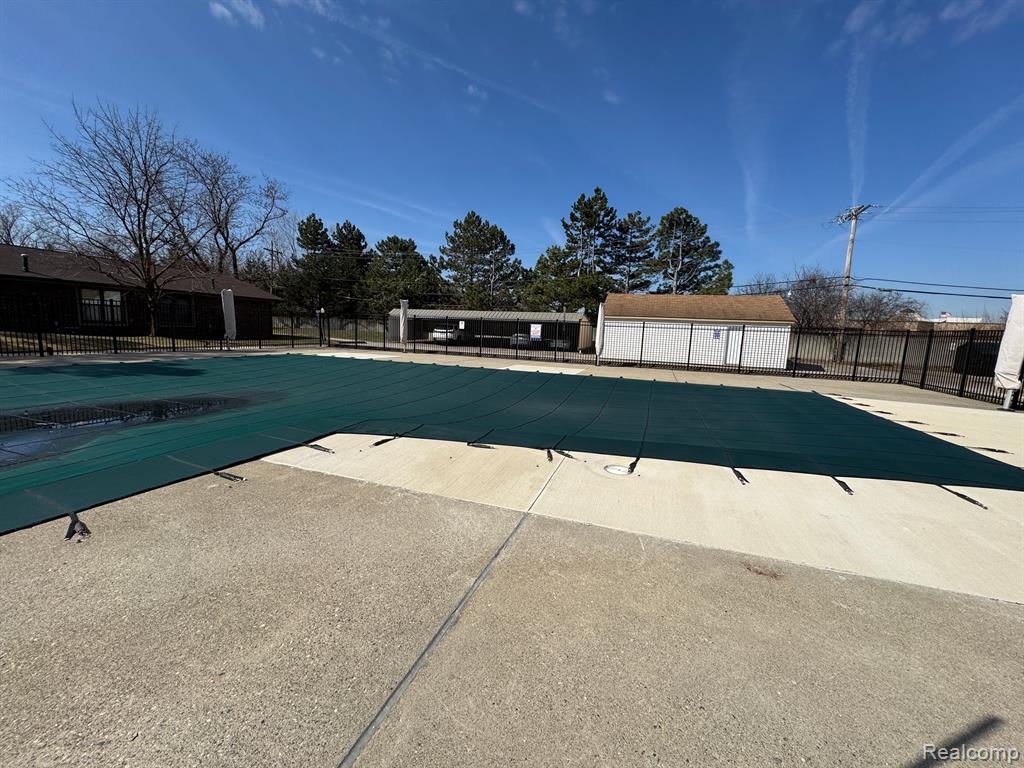 2774 Roundtree Drive, Troy, MI 48083 — Photo 36