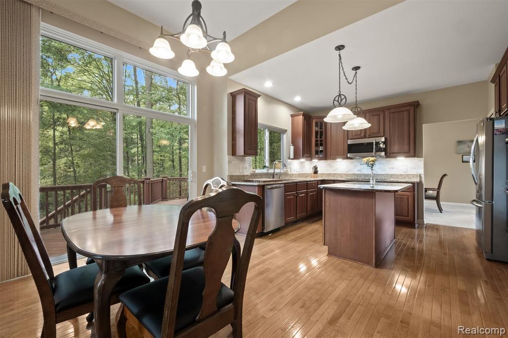 6404 Pennington Drive, White Lake, MI 48383 — Photo 2