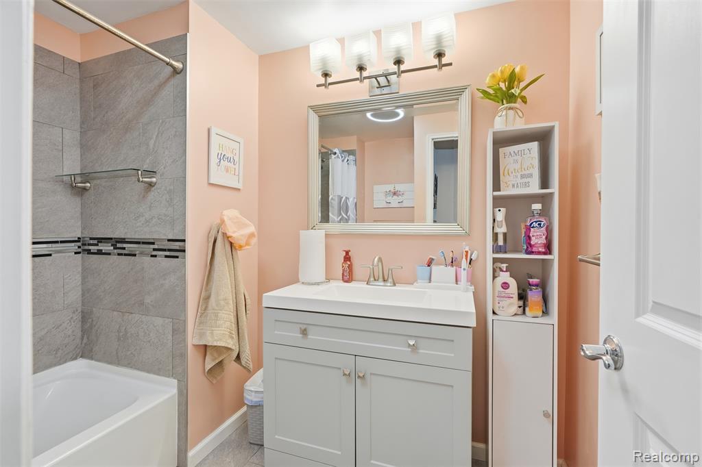 5586 Wild Ridge Lane, West Bloomfield, MI — Photo 13