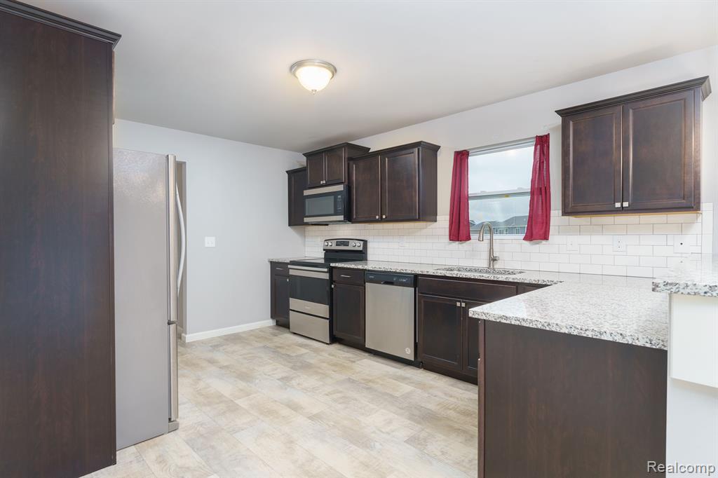 3078 IVY WOOD Circle, Howell, MI 48855 — Photo 11