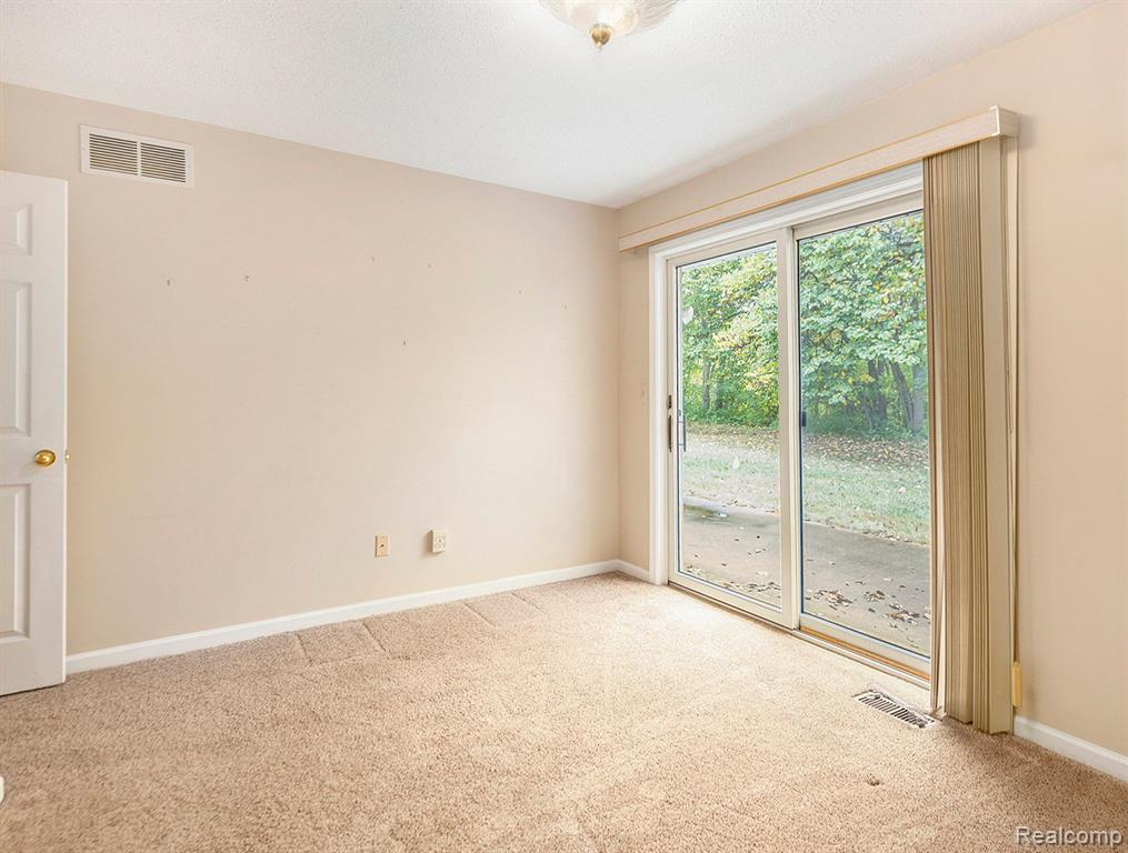 620 YORKSHIRE Square, Milan, MI 48160 — Photo 11
