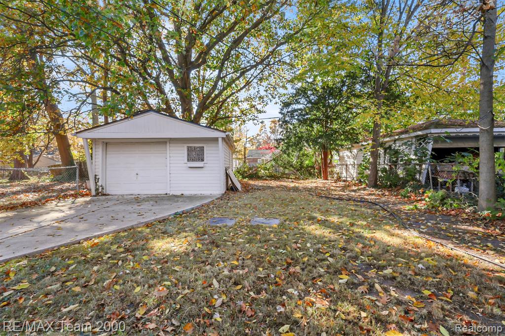 20602 Kenmore Avenue, Harper Woods, MI 48225 — Photo 5