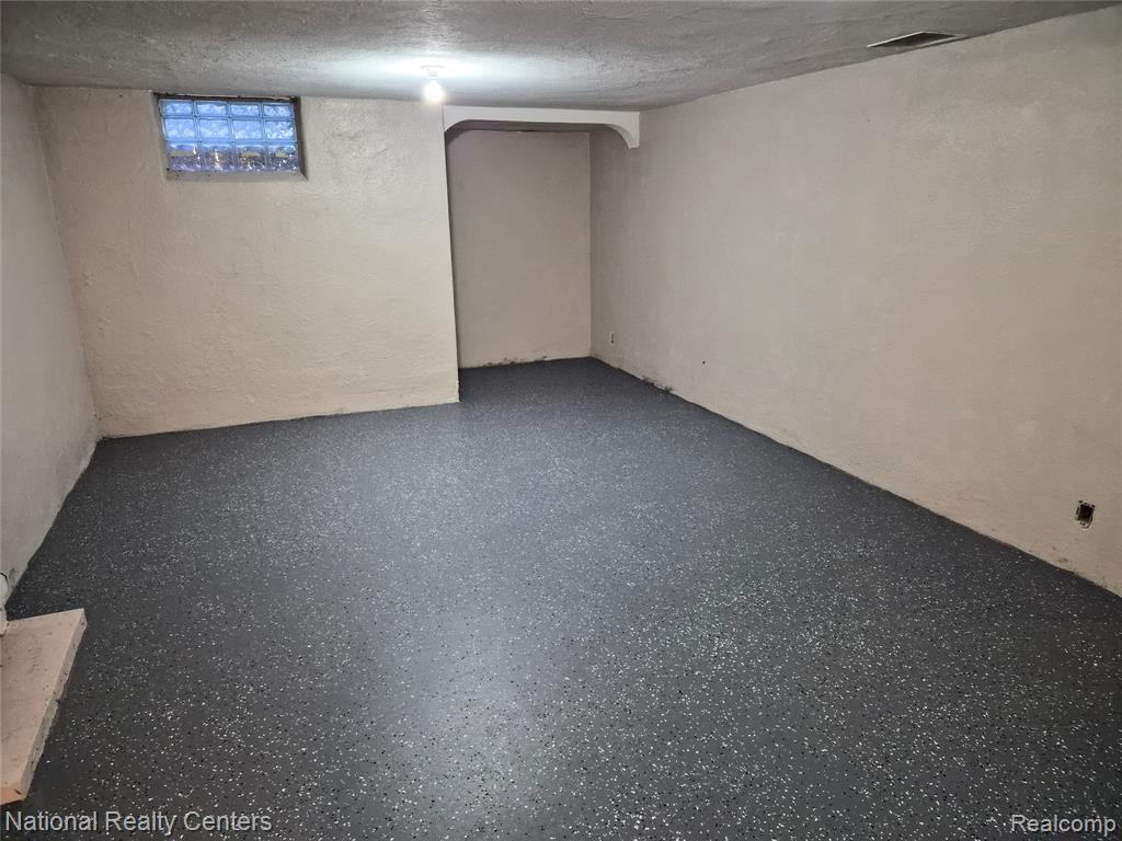 6 Utica Road, Pontiac, MI 48341 — Photo 20