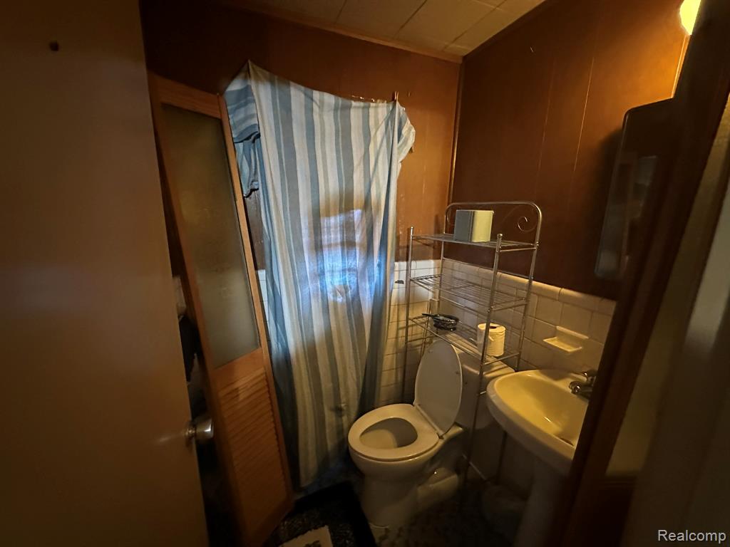 19429 Winthrop Street, Detroit, MI 48235 — Photo 14