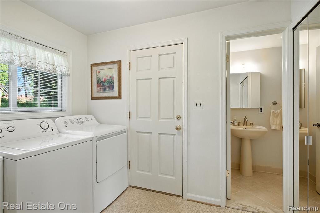 604 Longford Drive, Rochester Hills, MI 48309 — Photo 19