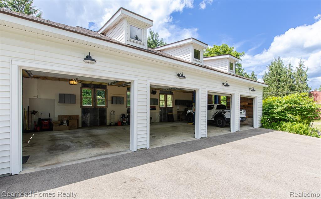 6296 Elizabeth Lake Road, Waterford, MI 48327 — Photo 65