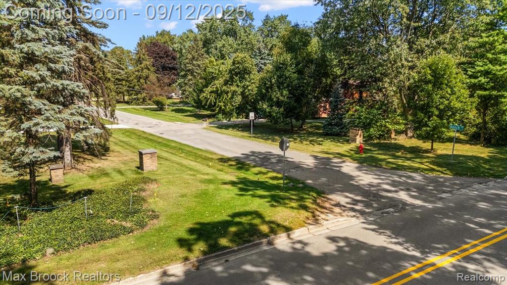 1027 Joanne Court, Bloomfield Hills, MI 48302 — Photo 34