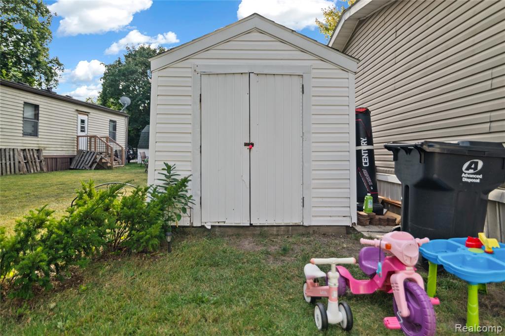 351 North Squirrel Road #63, Auburn Hills, MI 48326 — Photo 18