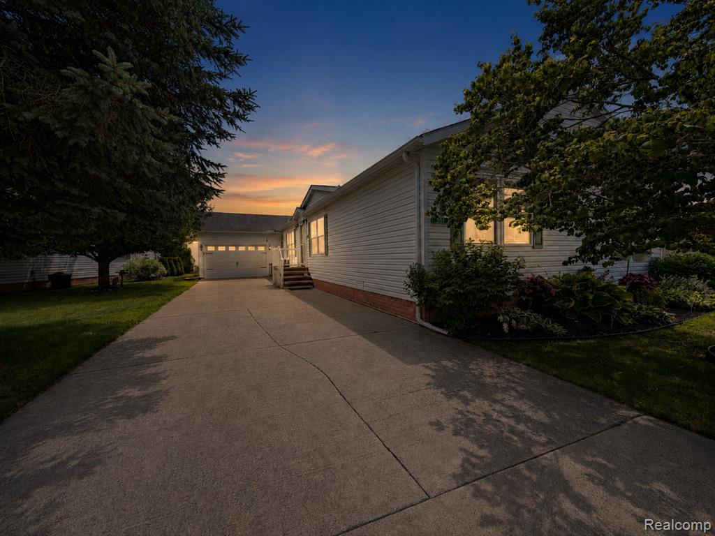 551 Twin Lakes Drive, MI