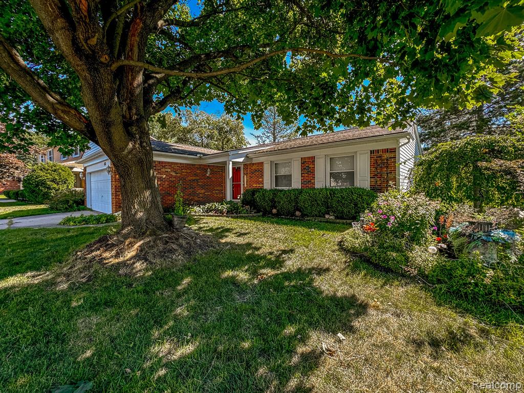 422 THORNEHILL Trail, Oxford, MI 48371 — Photo 55