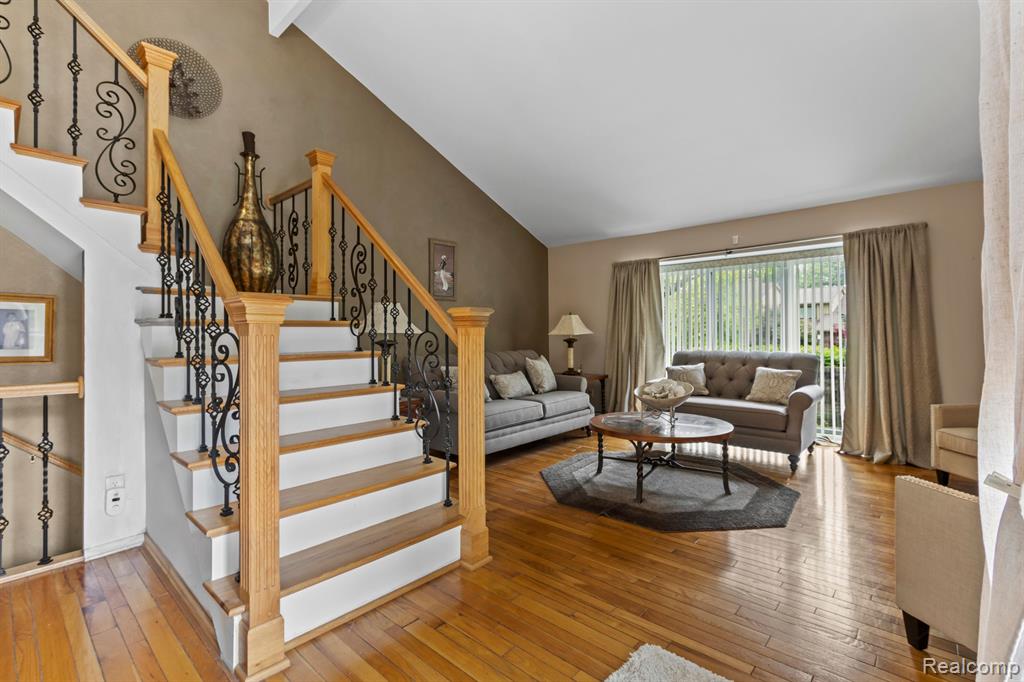 1696 S HILL Boulevard, Bloomfield Hills, MI 48304 — Photo 2