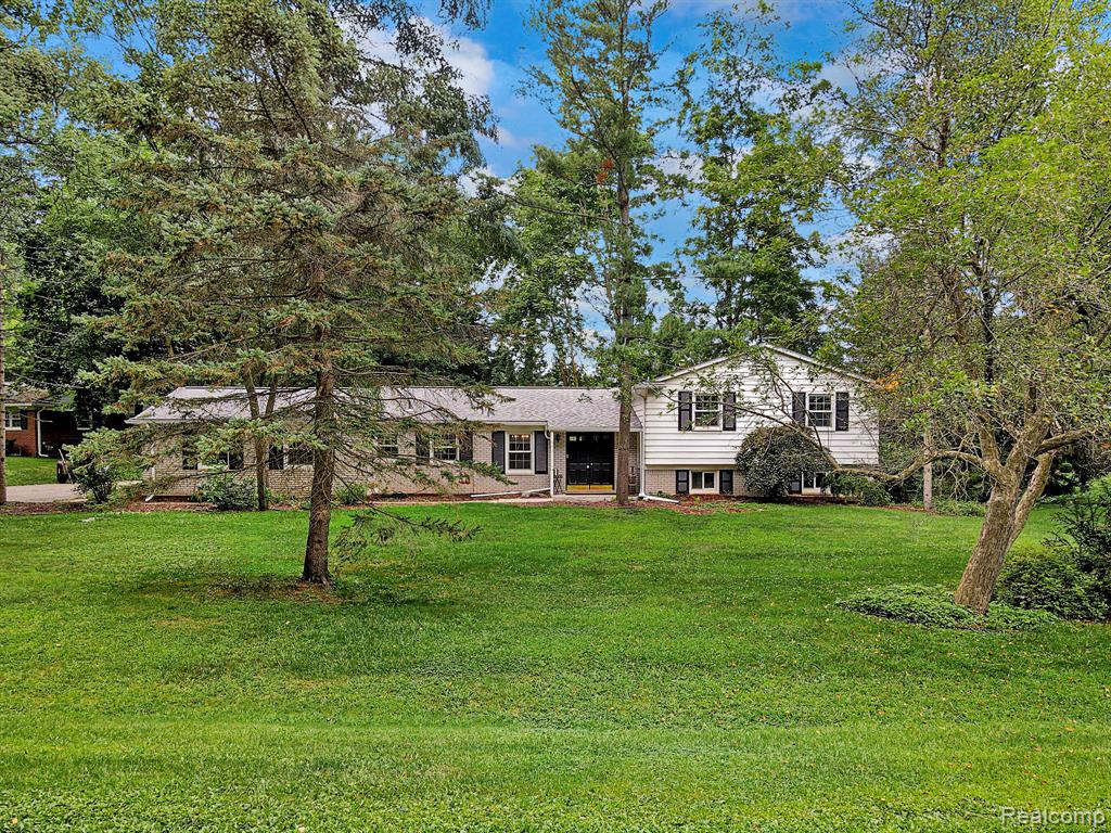 5753 Thorny Ash Road, Rochester, MI 48306 — front exterior