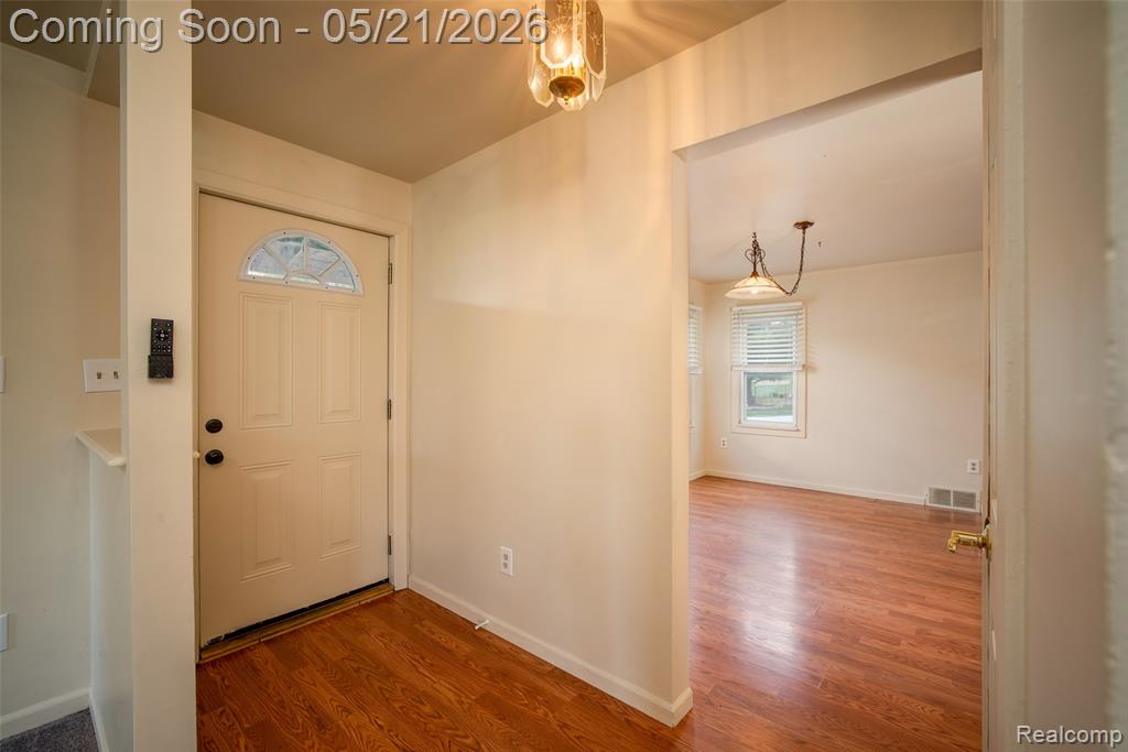 420 Wellsboro Street, Walled Lake, MI 48390 — Photo 9