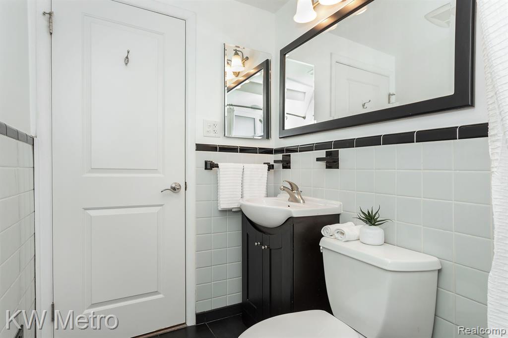 500 W HOUSTONIA Avenue, Royal Oak, MI 48073 — Photo 21