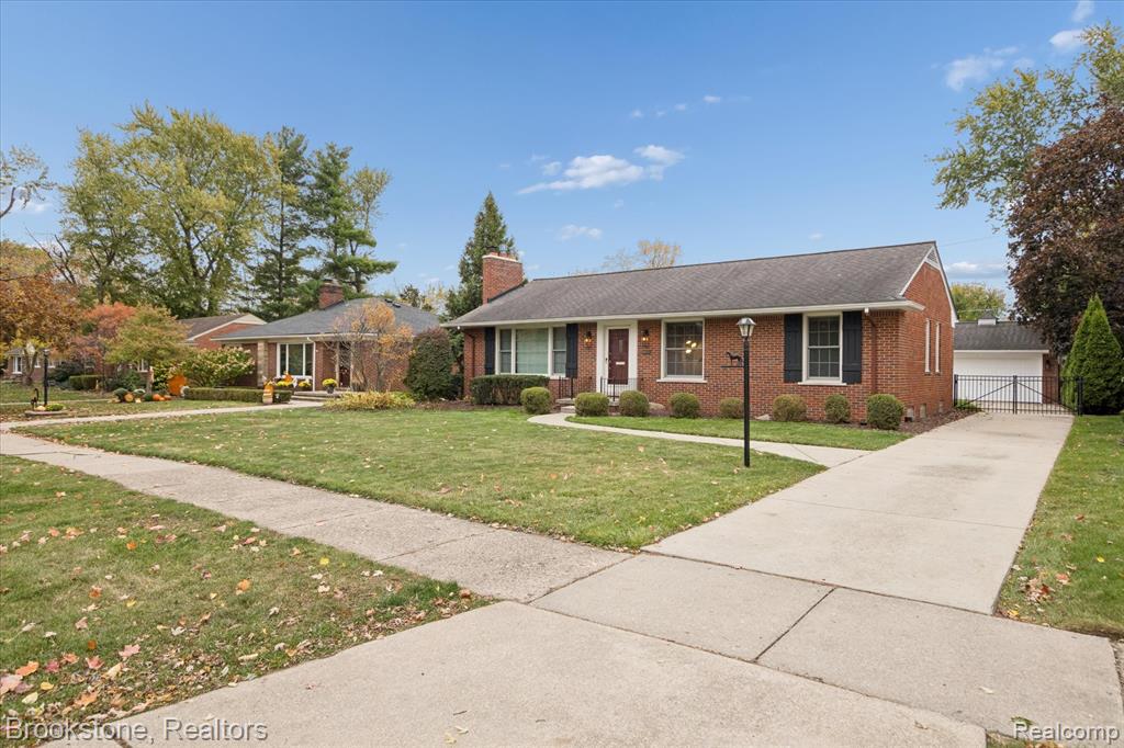 16951 Locherbie Avenue, Beverly Hills, MI 48025 — Photo 3