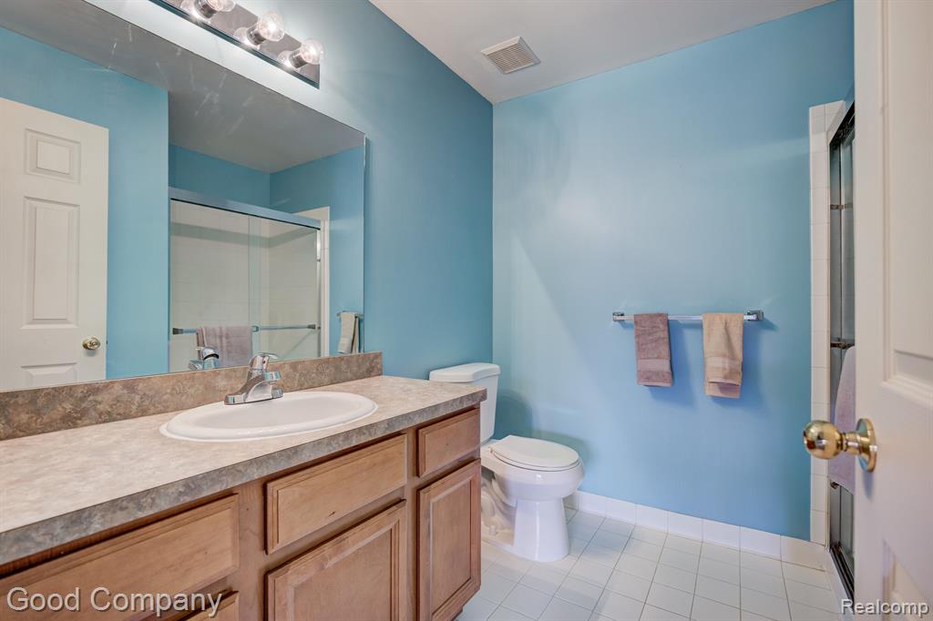 29567 NOTTINGHAM Circle, Livonia, MI 48152 — Photo 26