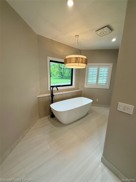 7050 Lake Shannon Court, Fenton, MI 48430 — Photo 21