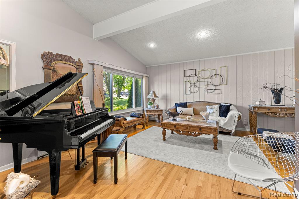 5589 Pembury, West Bloomfield, MI — Photo 11