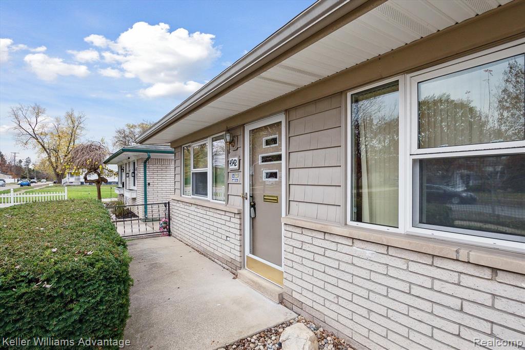 4942 HARDING Street, Dearborn Heights, MI 48125 — Photo 3