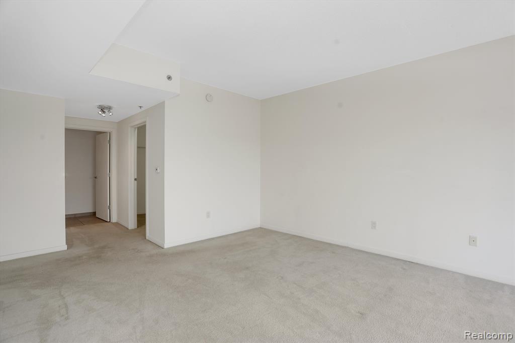 432 S WASHINGTON Avenue, 1204, Royal Oak, MI 48067 — Photo 13