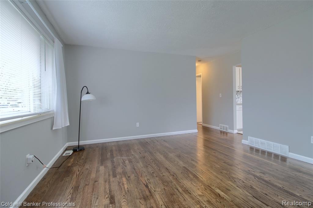 30081 Balmoral Street, Garden City, MI — Photo 7