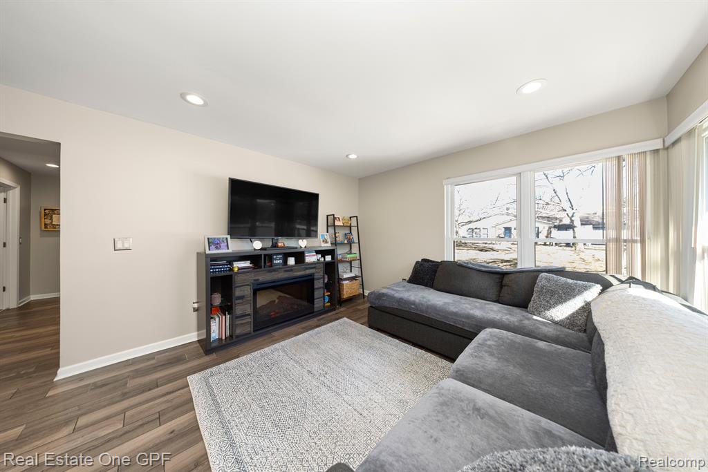 2957 ROUNDTREE Drive, Troy, MI 48083 — Photo 3