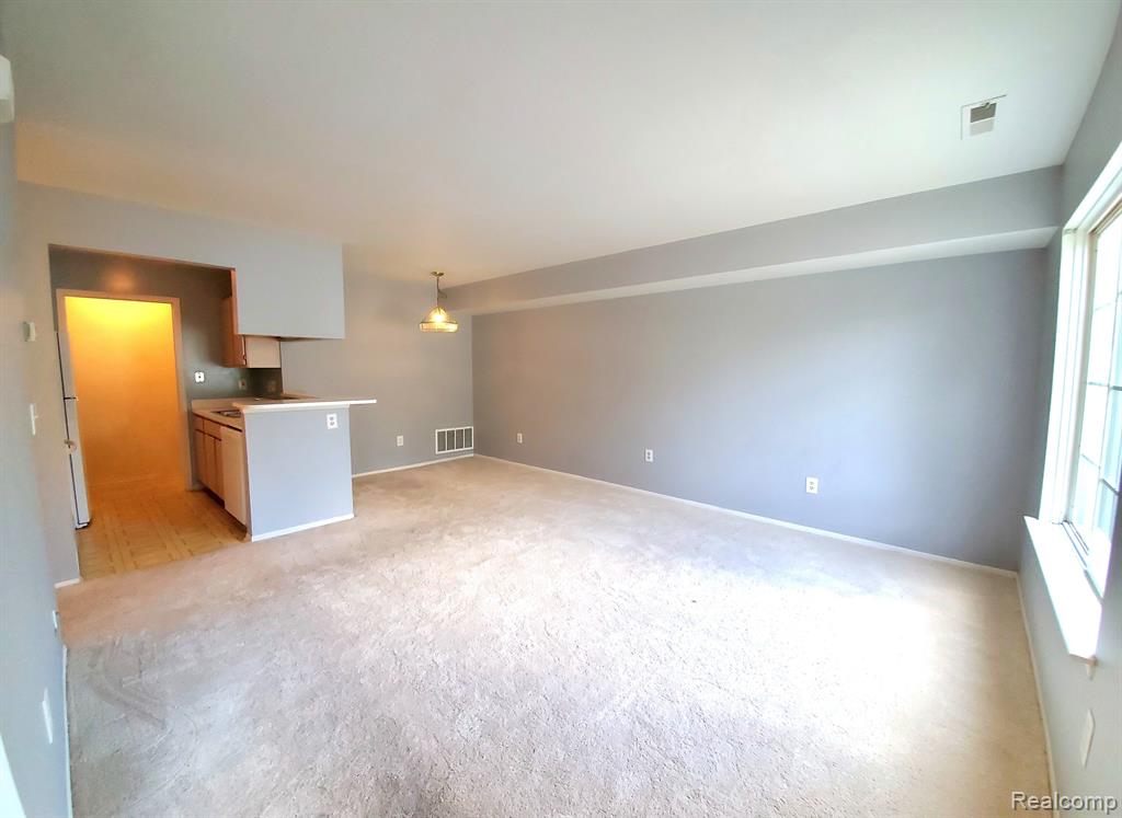 30346 NANTUCKET Drive, Farmington Hills, MI 48336 — Photo 7