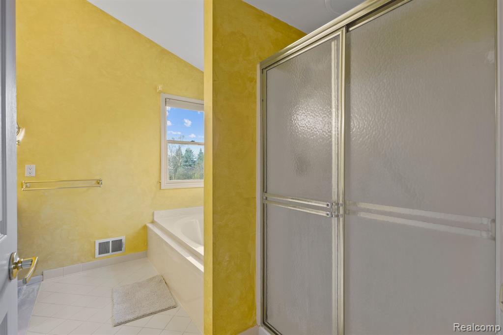 433 TORRINGTON Drive W, Canton, MI 48188 — Photo 25