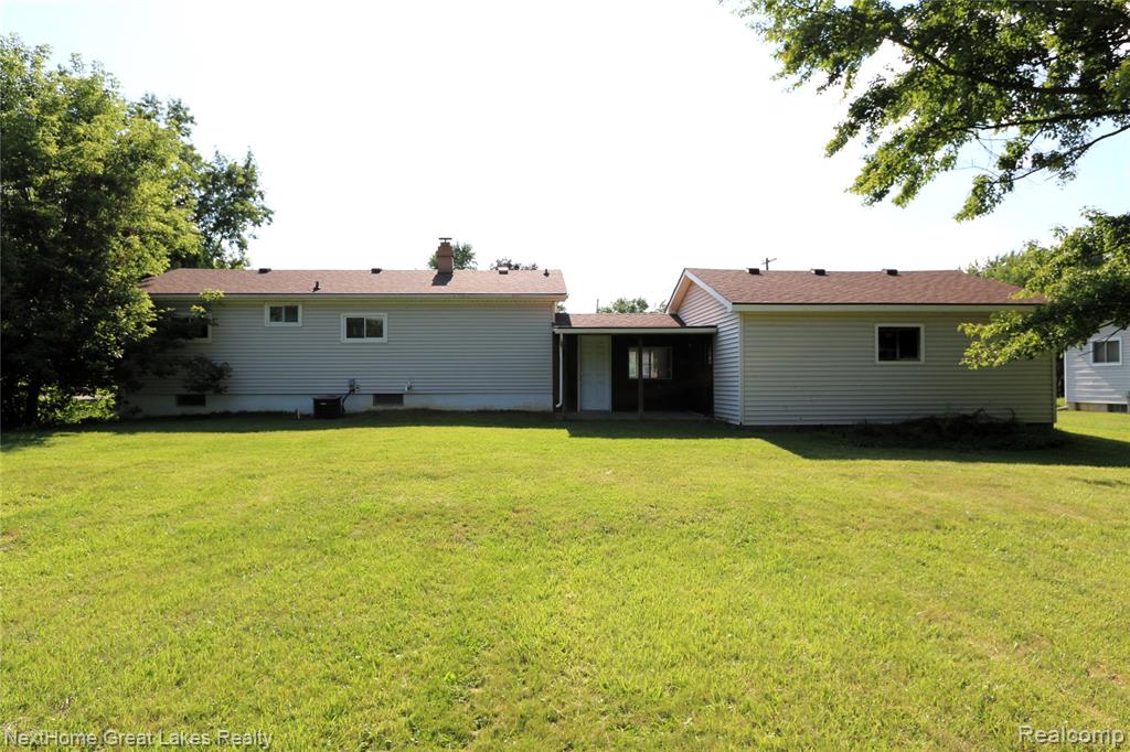 5389 Robin Drive, Grand Blanc, MI 48439 — Photo 10