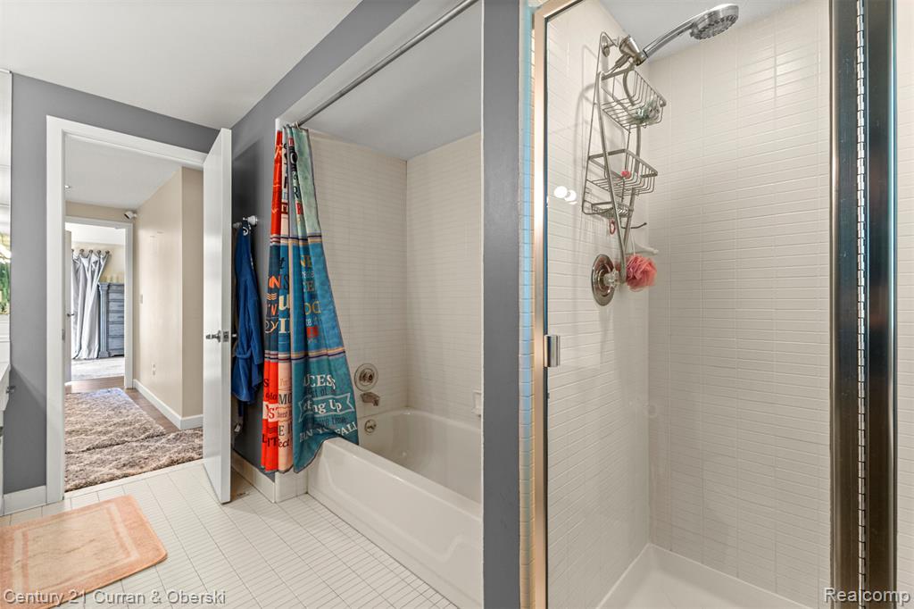 5084 Champlain Circle, West Bloomfield, MI 48323 — Photo 33