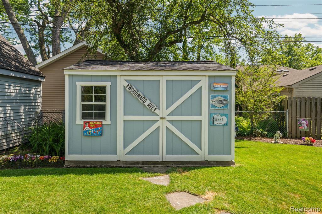 10065 Hart Avenue, Huntington Woods, MI — Photo 42