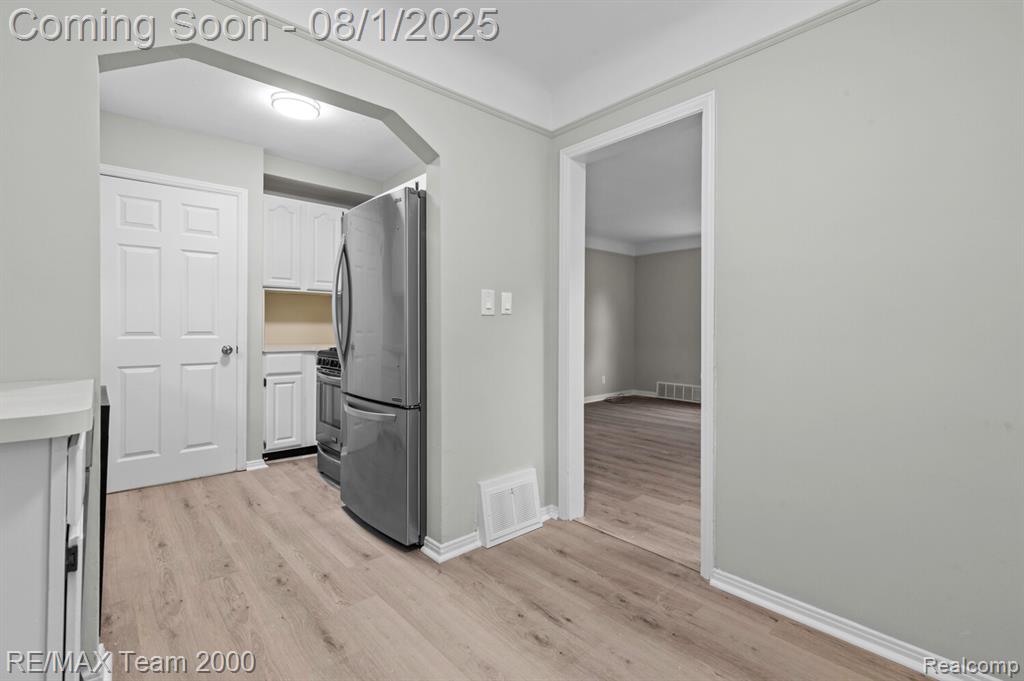 562 Mill Street, Lincoln Park, MI 48146 — Photo 8