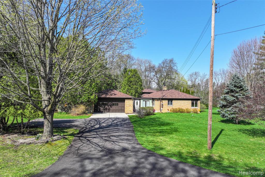 6214 Hugh Street, Burton, MI 48509 — Photo 9