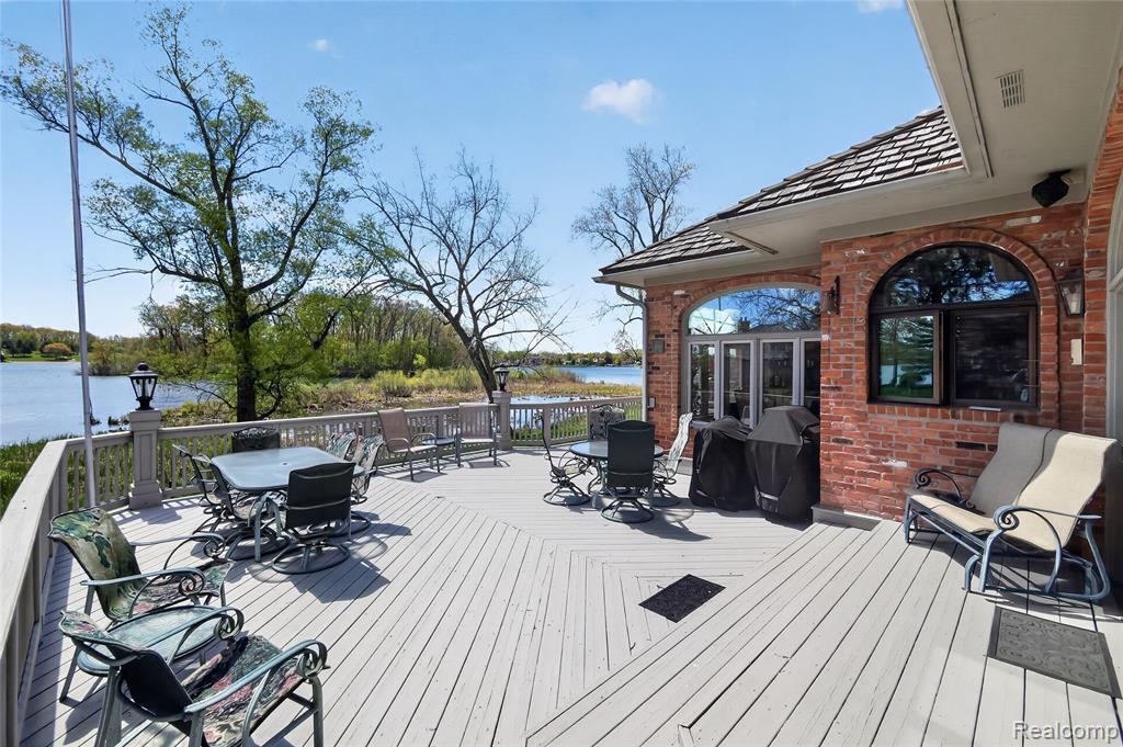 24 Chateaux Du Lac, Fenton, MI 48430 — Photo 11
