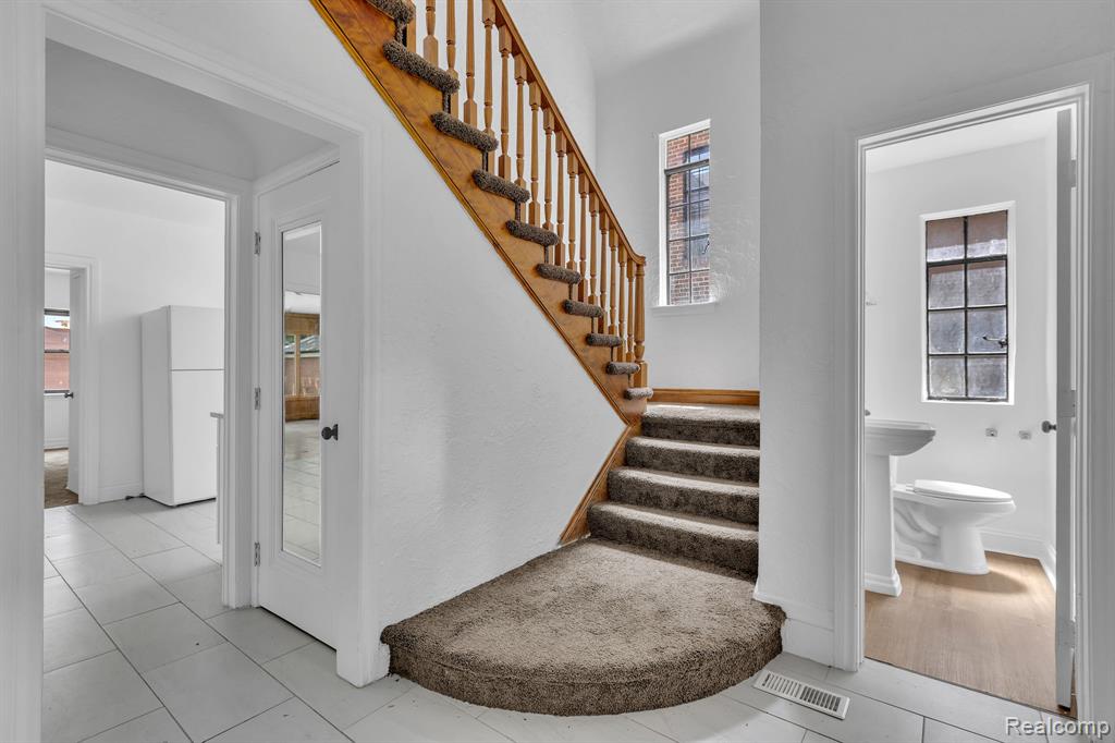 19510 Stratford Road, Detroit, MI 48221 — Photo 6