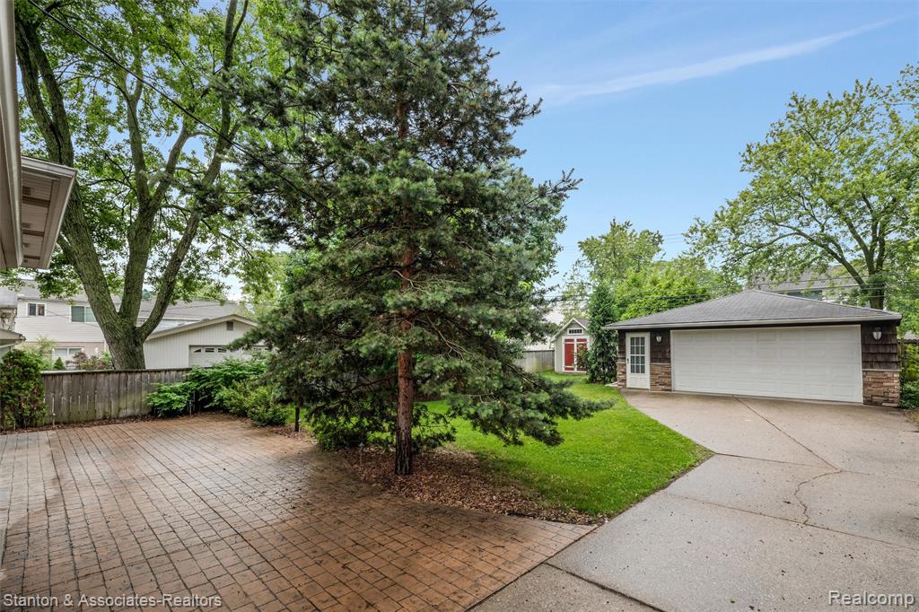 608 Woodlawn Avenue, Royal Oak, MI 48073 — Photo 27