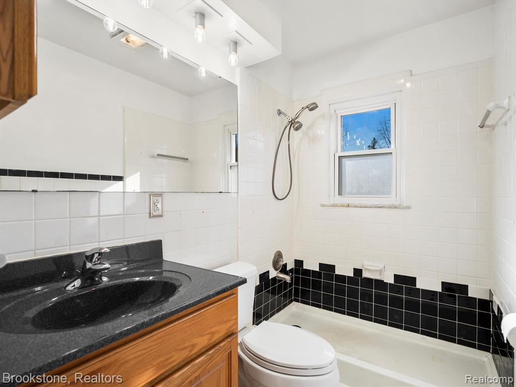 52421 WASHINGTON Street, New Baltimore, MI 48047 — Photo 12