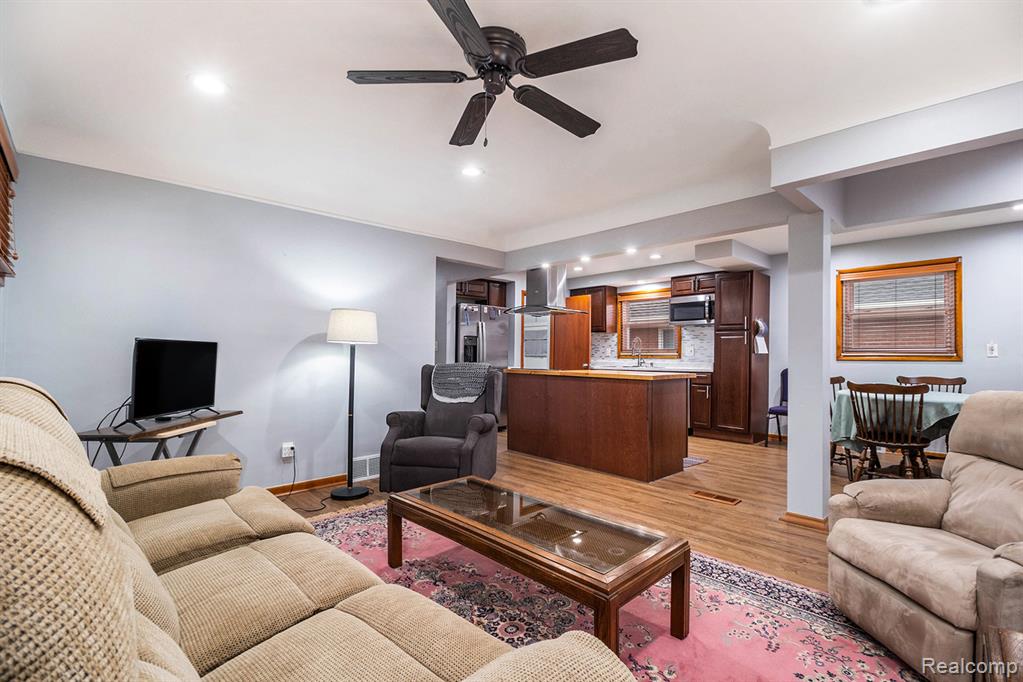 4001 Roosevelt Boulevard, Dearborn Heights, MI 48125 — Photo 2