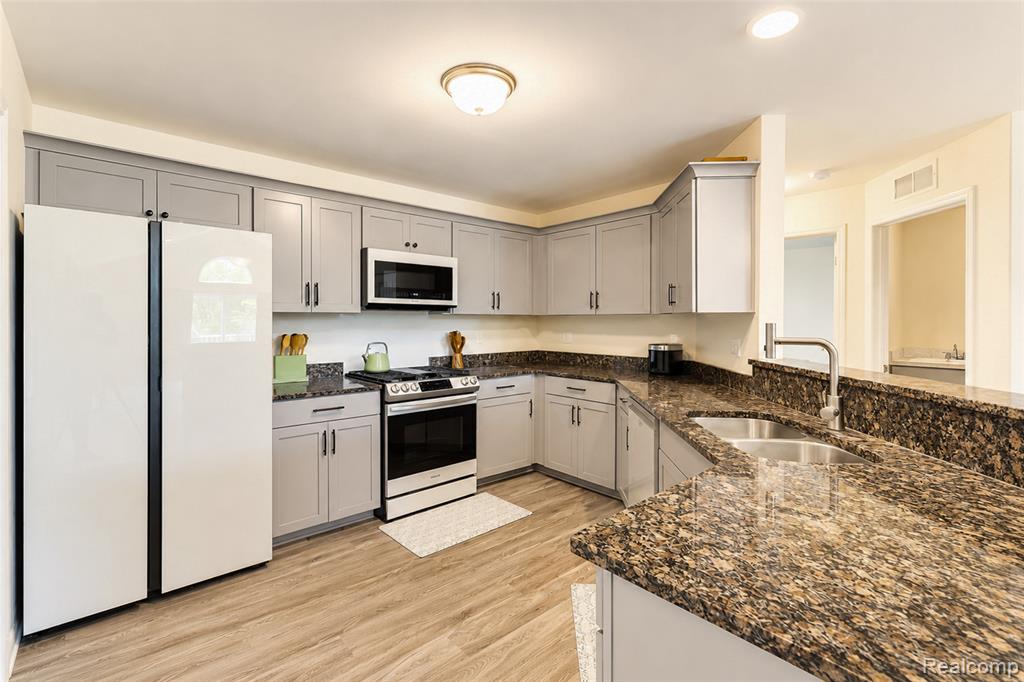 45806 Aragon Lane, Canton, MI 48187 — Photo 11